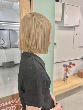 ヒビヲ(HIBIO) 横浜ボブケアブリーチダブルカラータッセルボブ切りっぱなしボブ