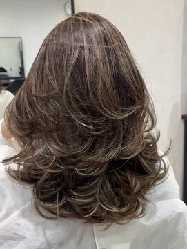 メリー オオサカ(Merly Osaka) 心斎橋/バレイヤージュ/レイヤーカット/海外レイヤー