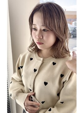 シー(The She's) 艶カラー　ロングボブ×ミルクティーベージュ◎