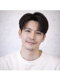 刈り上げセンターパート大人男性ビジネスメンズヘア