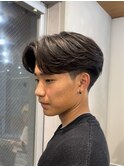 テーパーフェードニュアンスパーマ刈り上げセンターパートメンズ