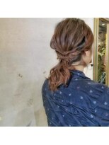 アティック ヘアーデザインアンドリラクゼーション(attic hair design&relaxation)&nbsp;自分でも出来る簡単ポニーアレンジ