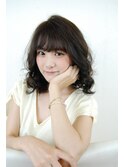 心地よい大きめパーマで大人の透明感を