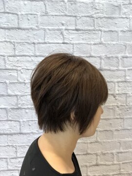 ミーティア バイ クアトロ(Meteor By QUATRO) 大胆なクールショートはシルエットのニュアンスがカギ