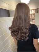 ミルクグレージュ × ゆる巻きロング