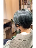 ショートボブ×グリーンカラー