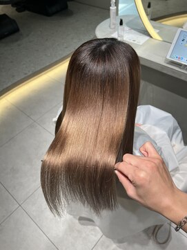 ロンドメリア 天神大名店(Lond Melia) ★グレージュカラー斜めバングデザインカラーシルキー ベージュ