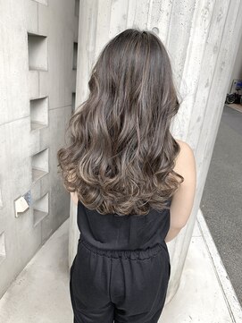 リバレッジ 広尾(Leverage) 大人ハイライトグレージュロングレイヤー:Kazuma Osumi