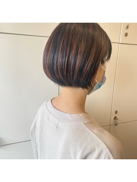 刈り上げミニボブ