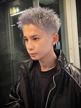 ビンゴ(BINGO) 1446グレージュハイトーンカラー束間短髪ショートモテ髪ウルフ