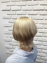 ビランチェ 池袋(bilancia)&nbsp;イメチェンヘアスタイル　外はね　ウルフ　ホワイトブロンド