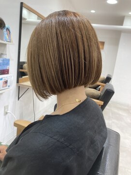 クラン(Chlan) あごライン切りっぱなしボブ×ミルクティーカラー