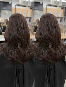 シーシンジュク 新宿南口(Sea shinjuku) ワンカラーでできるオリーブブラウン！