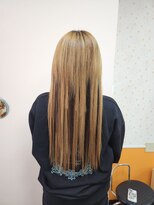 美容室イーナ(e na)&nbsp;ベースライトカラーのローライトビィービング編み込みエクステ