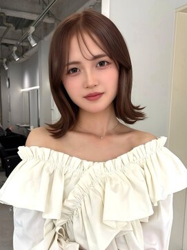 ロイオブジゼル(roi of GiseL) ボブ ミディアムレイヤー 外ハネ ブラウン 透明感カラー 20代