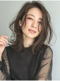 【ブルベ冬30代】ダークグレージュ×無造作レイヤーミディ