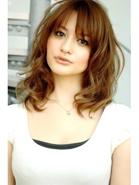 ミッシェル アフロート(michelle afloat) ナチュラルで華やかな輝きをつくるラウンドCカーブカット☆