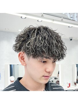 ルースト 西院店(ROOST) ツイストスパイラル、ホワイトハイライト