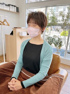 コムヘアー(COM HAIR) くせ毛ショート。アッシュブラウン。