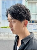 センターパートカットツイストスパイラルパーマゆるめ黒髪