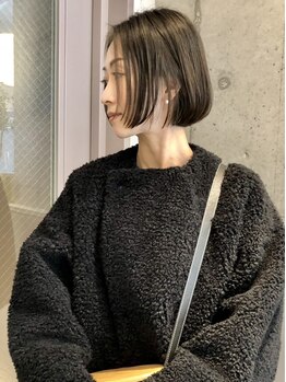 品良くお洒落に《暮らしに馴染む》ヘアカラーを提案。“ナチュラル×上品”なスタイルに［薬院/平尾］