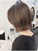 ワンブリーチダブルカラーハイトーンショート切りっぱなしボブ