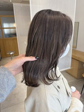 スリーオオテマエ(three. Otemae) グレージュカラー