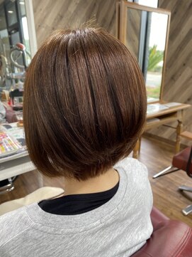 ルネッサンスヘアー ラファエロ(RAFFAELLO) 艶々グレーカラー　丸みボブ／くびれボブ／大人かわいいボブ