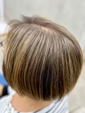 レヴィア(REVIA) 白髪ぼかしハイライトブリーチミルクティーベージュ