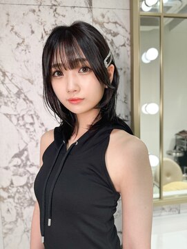 アマンドール(Aman D'or) "儚さで引き込まれる様に動く"韓国風ハッシュカット