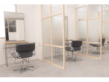 プール なんば店(puul)の写真/なんば駅1分☆都会の喧騒を忘れさせる、居心地の良い【全席半個室】美容室が苦手な方も◎口コミ高評価◎