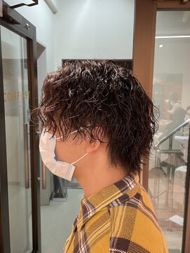 コワファーストナガサキシャンプーボーイ(COIFF1RST NAGASAKI SHAMPOO BOY) 波巻きパーマ×ナチュラルウルフ