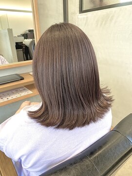 ソッカ(socca) 切りっぱなしミディアムボブ