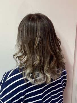 ヘアーライズ 池袋東口店(hair RISE) 白髪ぼかしハイライト＋明るめのグレージュ系カラー