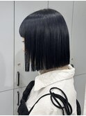 切りっぱなしボブ×ダークブルーカラー