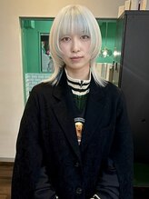 スリット(slit) ホワイトデザインウルフカット　ウルフカット/ケアブリーチ