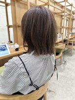 Say.ミディアムホワイトグレージュミニウルフぱっつん前髪表参道