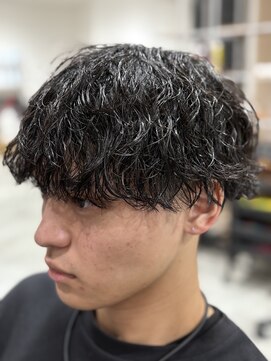 レボ(Revo) 襟足を残しつつ。波巻きスパイラルパーマ