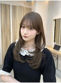 前髪ありミディアムレイヤーカット顔まわり透明感カラーベージュ