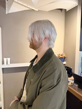 派手髪・ハイトーンカラー・デザインカラー・ブリーチ専門美容室 ホワイトカラーホワイトアッシュホワイトブリーチホワイトヘア