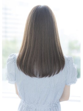 ソワリー 栄(THOiRY) 小顔カットが得意なスタイリストby坂元