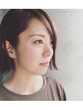 サーカス(circus) 透明感のあるベージュカラー大人ボブ