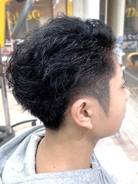 デザイナーズ ファクトリー(Designer's Factory) くせ毛からのソフトスパイラル ツーブロックカット