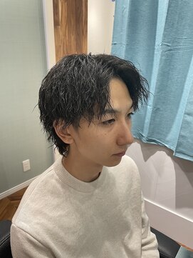 フォーコーナーズカットショップフェイビーズ 名古屋西(FourCornersCutShop favey's) センターパート【ツイストスパイラル】