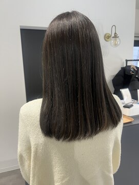 モア(more) ダークグレージュ