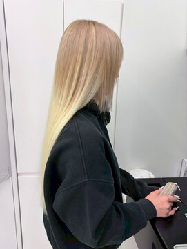 【ビフォーアフター】エクステ/ホワイトブロンド/ストレートヘア