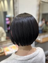 メレット(Meret)&nbsp;〈Meret〉丸みショートボブ×ダークブルー