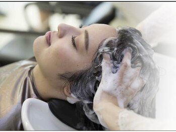 toto hair【トト ヘアー】の写真/【頭浸浴×ヘッドスパ】で非日常の極上リラックスタイム＊頭皮の環境を改善することで髪の土台から綺麗に