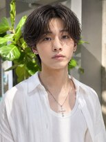キュー(Cue_) 毛流れショートセンターパートウルフニュアンスパーマ