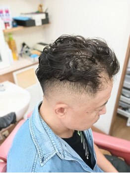 髪部リアン(髪部 lien)の写真/【バーバースタイル/スキンフェード/濡れパン/アイロンパーマ】ビジネスシーンがキマるスタイルをご提案！